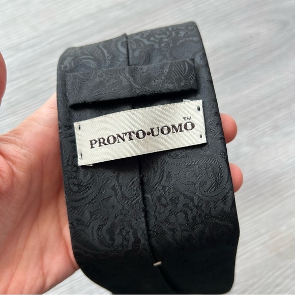 Pronto Uomo Men’s 100% Silk Black On Black Paisley Print Tie Like New Condition - Picture 3 of 8